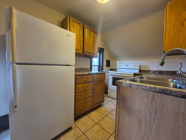 Building Photo - 763 Tuscarora Ave W