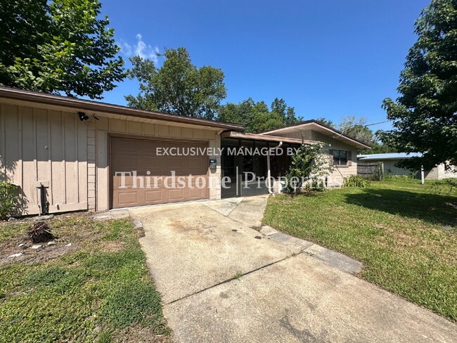 Building Photo - 1038 La Marche Dr