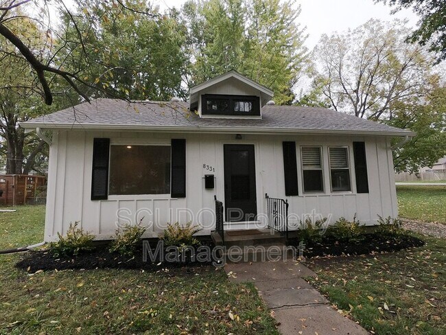Primary Photo - 8331 Ward Pkwy