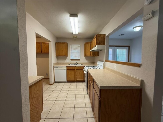 Building Photo - 601 Dogwood Ave