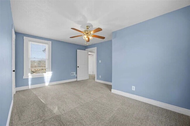 Building Photo - Beautiful 3 bedroom, 2 full bathroom home for rent in the Oakland area AVAILABLE NOW!