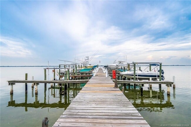 Building Photo - 2370 NE Ocean Blvd