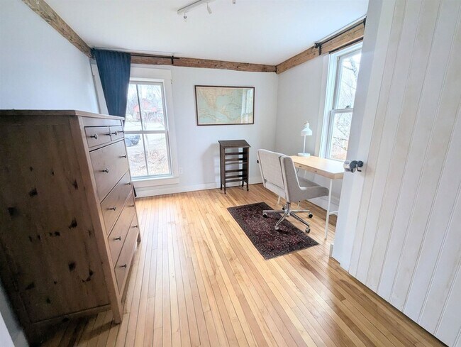 Building Photo - 33 Old Cemetery Rd