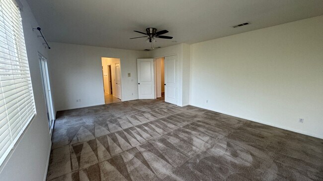 Building Photo - 6 bedroom 4.5 baths in Corona CA