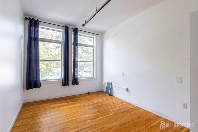 Building Photo - 378 George St