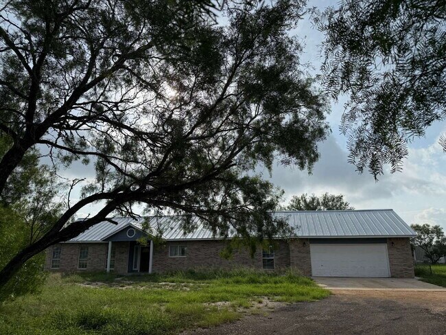 Building Photo - Home on 2.5 acres in beautiful Pleasanton