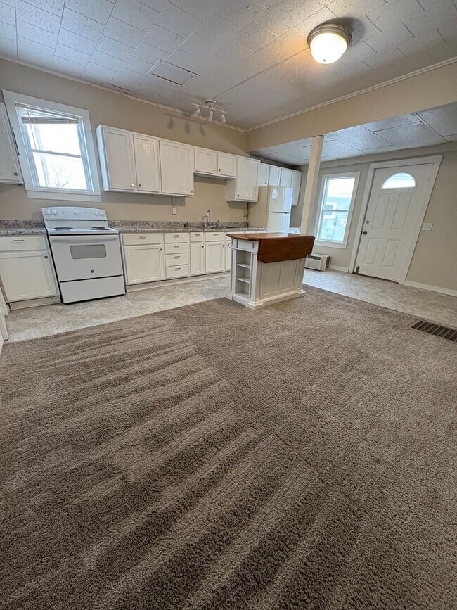 Building Photo - 2809 South Ave