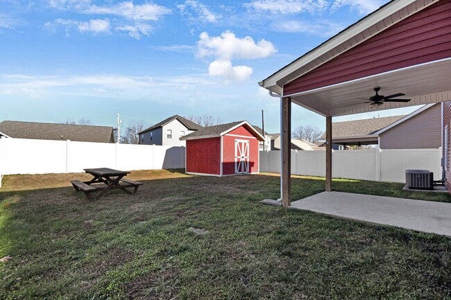 Building Photo - Pet Friendly Three Bedroom!