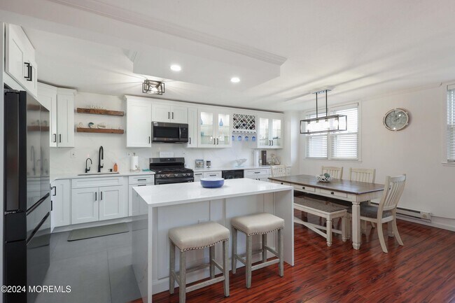 Building Photo - 675 Ocean Ave N