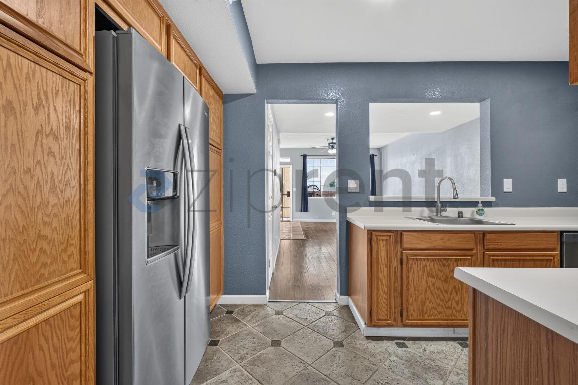 Building Photo - Unit