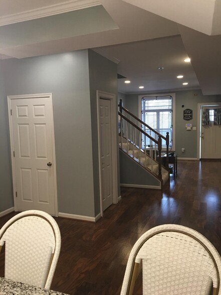 Building Photo - 3118 Wilkens Ave