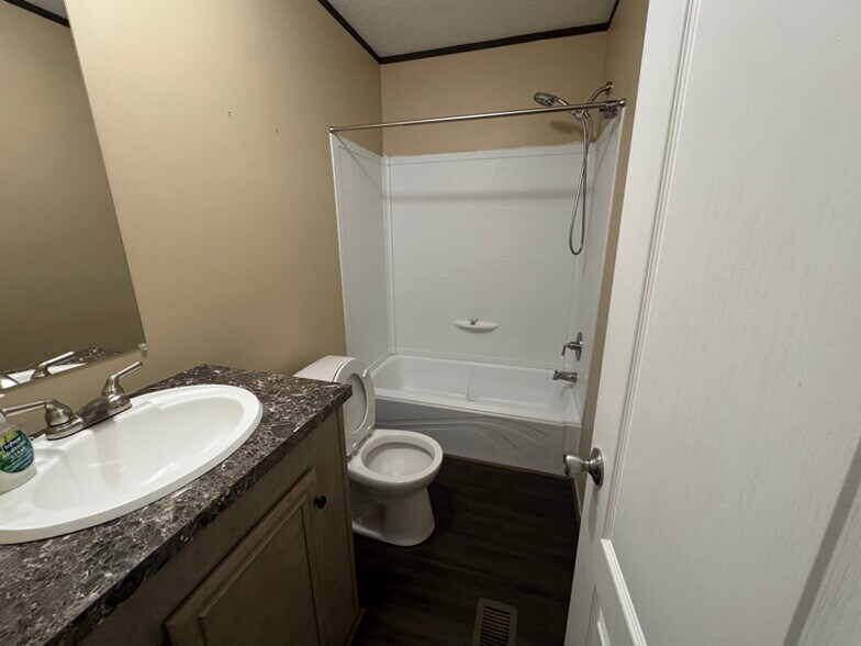 Building Photo - 1926 Wilsonville Rd