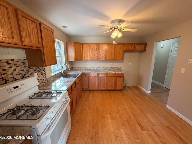 Building Photo - 703 Parkside Ave