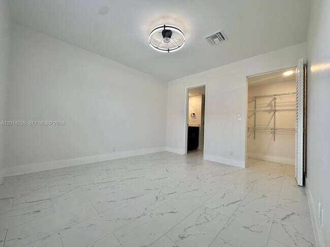 Building Photo - 21911 Lake Forest Cir