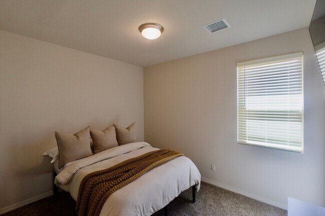 Building Photo - 51030 Hop Sage Pl