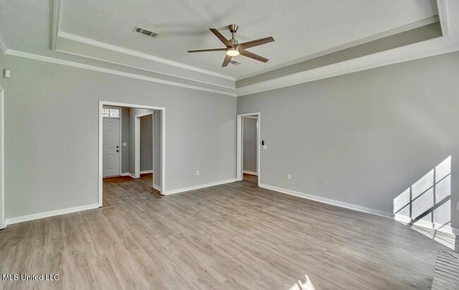 Building Photo - 301 White Oak Dr