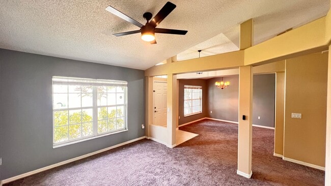Building Photo - Huge!! 3 bedroom 2 bath in Deltona Lakes. ...