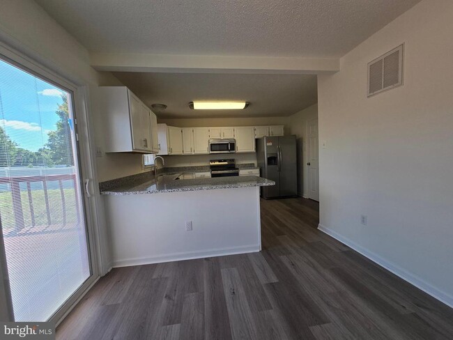 Building Photo - 23 Lordship Ln