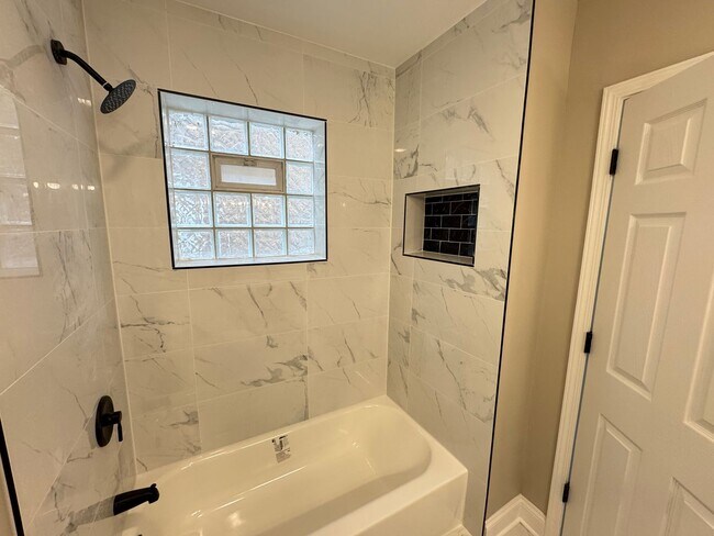 Building Photo - 5438 S Indiana Ave