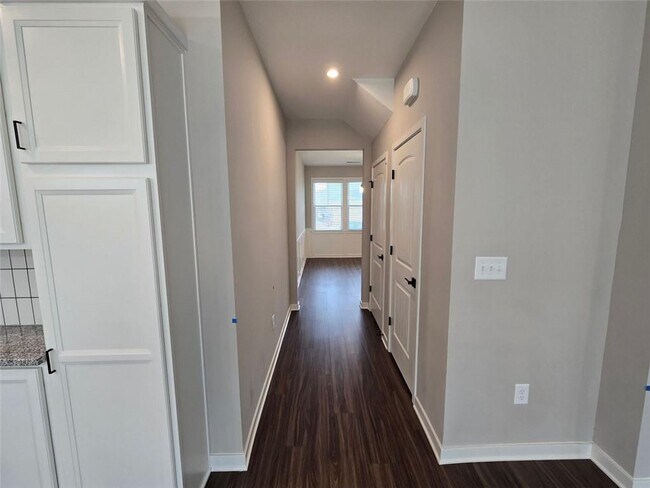 Building Photo - 196 Catalpa Grv