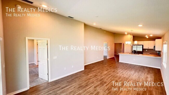 Building Photo - 1097 SILAS St