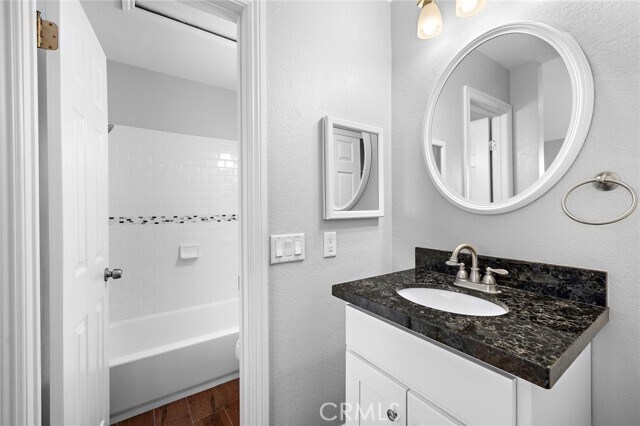 Building Photo - 28 Vía Esperanza