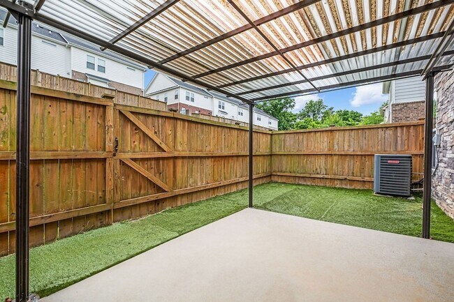 Building Photo - 1038 Livingstone Ln