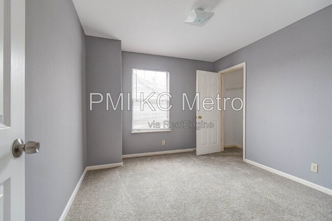Building Photo - 15811 E 20 St S