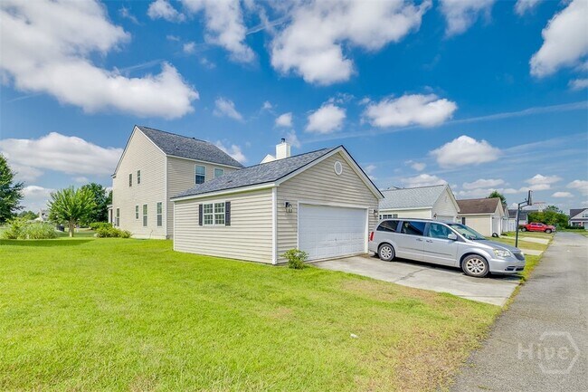 Building Photo - 8 Bushwood Dr