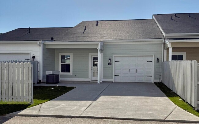 Building Photo - 827 Montclair Pt