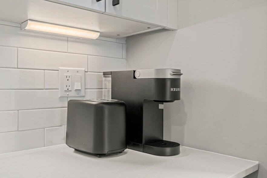 Building Photo - 916 N Delaware Ave