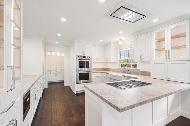 Building Photo - 1915 Windward Ln