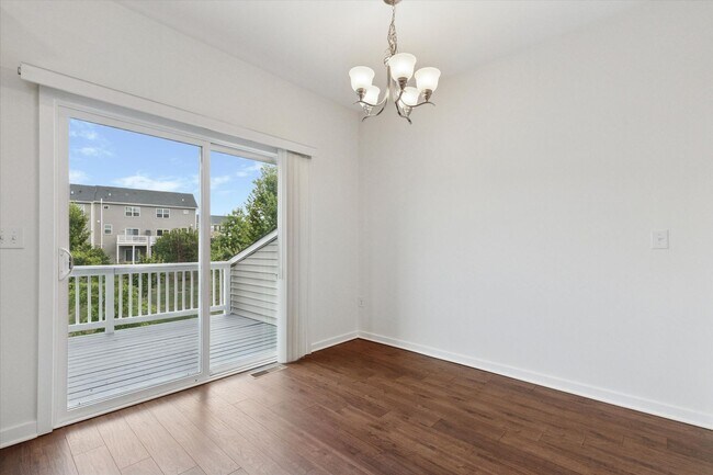 Building Photo - Available Immediately – 3 Bedroom / 2.5 Bath Townhome in Downingtown School District