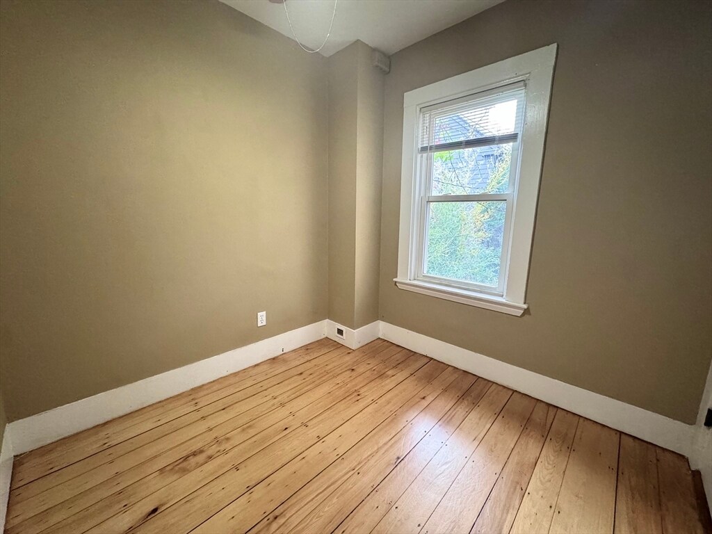 Building Photo - 47 1/2 Jamaica St