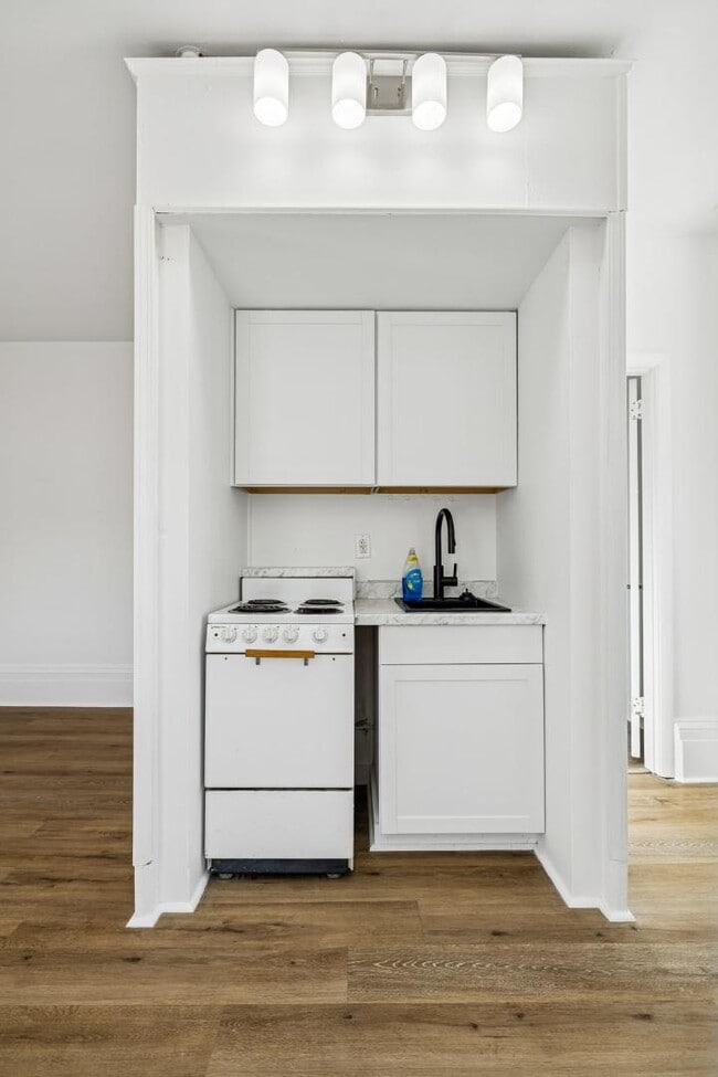 Building Photo - 302 N Church St