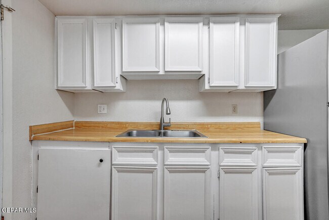 Building Photo - 10604 Springwood Dr