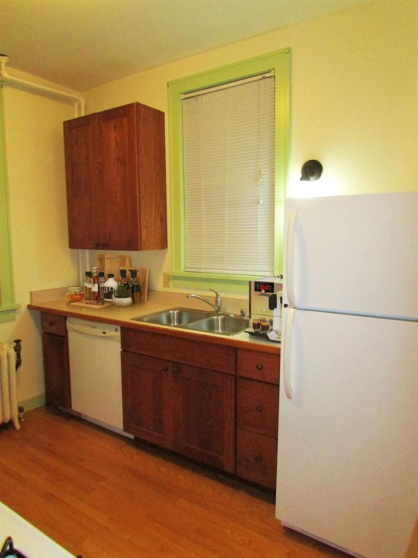 Building Photo - 220 State St