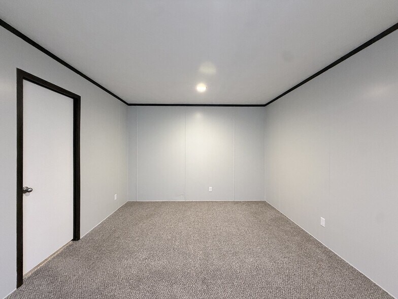 Building Photo - 135 Prairie Dr