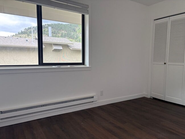 Building Photo - Completely Renovated 2 Bed 1.5 Bath West Pearl Street Condo W/Hiking Trails In Your Backyard.