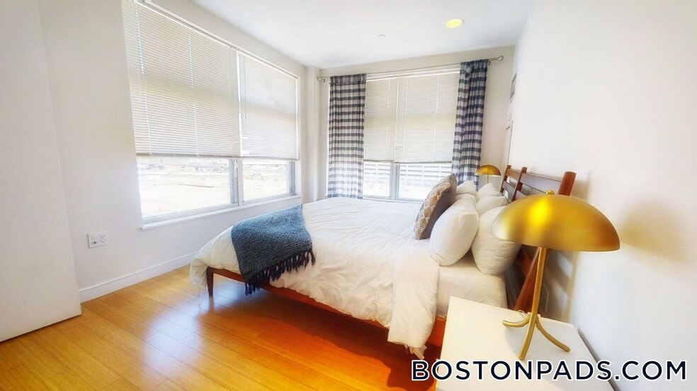 Building Photo - 601 Albany St