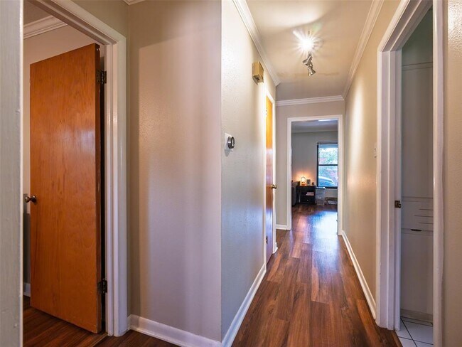 Building Photo - 1306 Ridgemont Dr