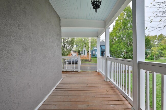 Building Photo - 628 E Whittier St