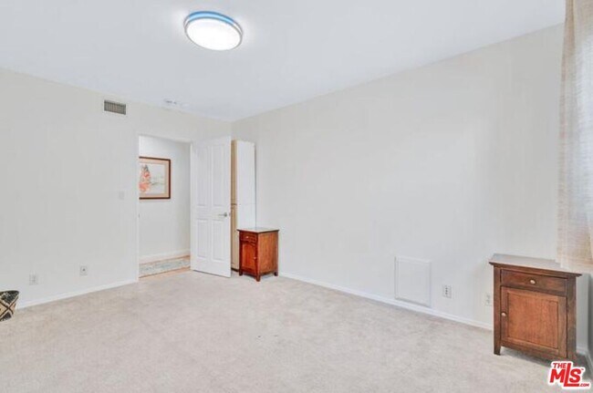 Building Photo - 5501 Cantaloupe Ave