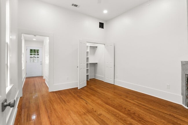 Building Photo - Charming newly renovated 1 bedroom! One bl...