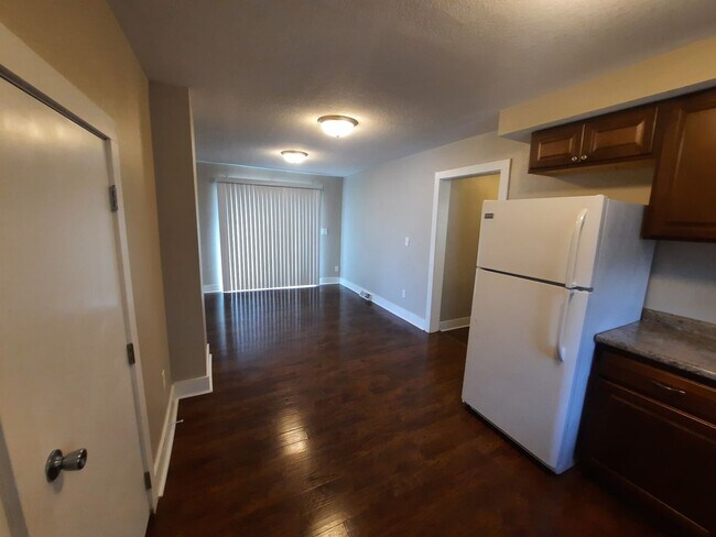 Building Photo - 3 Bedroom, 2 Bathroom Home with 1+ car attached garage