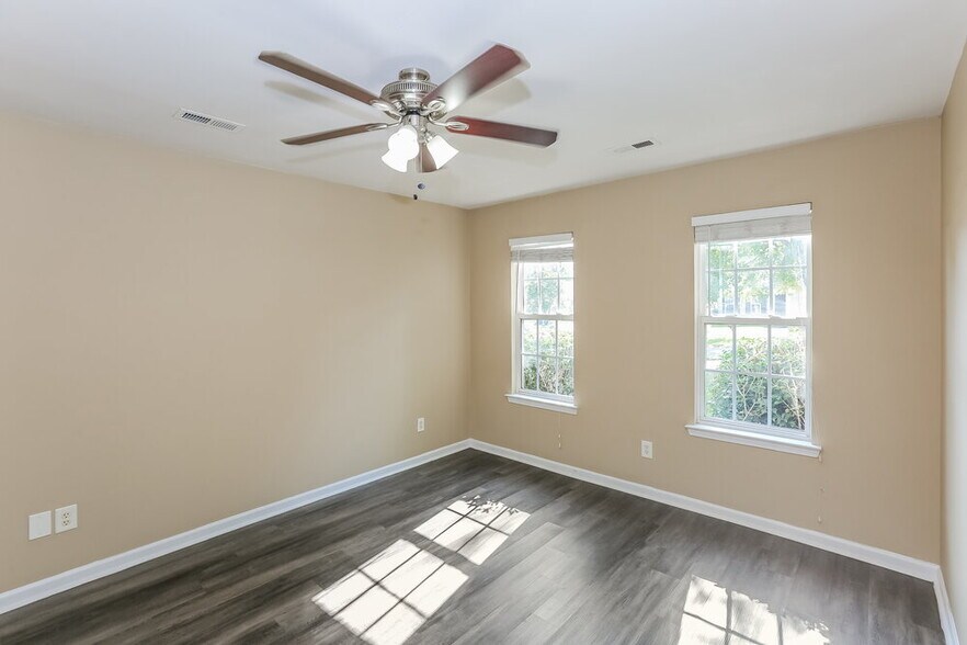 Building Photo - 1563 Hollow Maple Dr