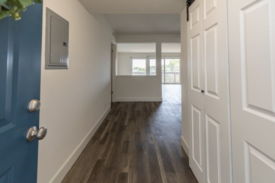 Building Photo - 409 Portofino Dr