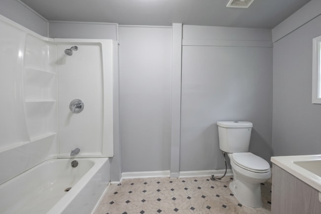 Building Photo - 934 Motley St