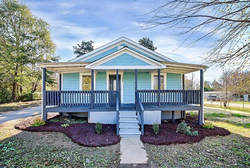 Building Photo - 209 Fairdale St