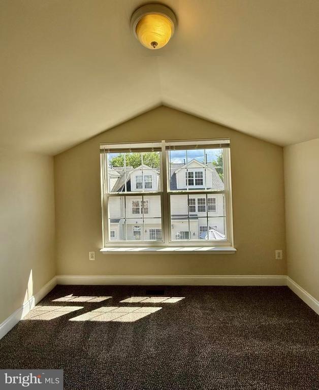 Building Photo - 11818 Regents Park Dr